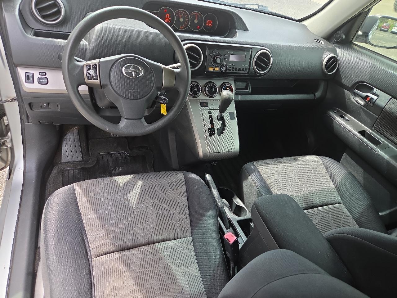 Scion xB 5-Door Wagon 4-Spd AT 2013