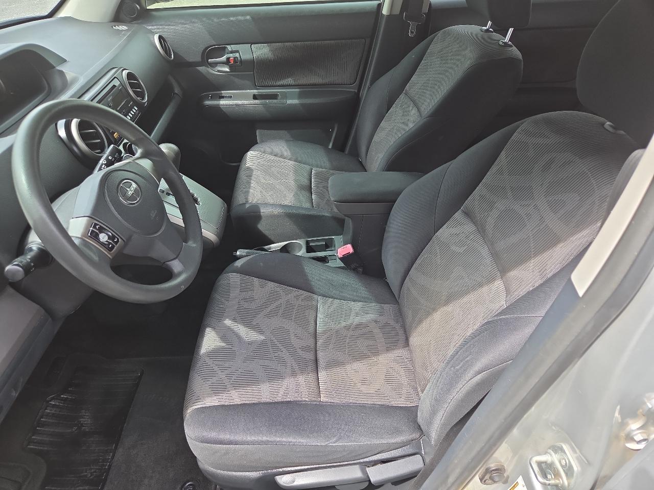 Scion xB 5-Door Wagon 4-Spd AT 2013