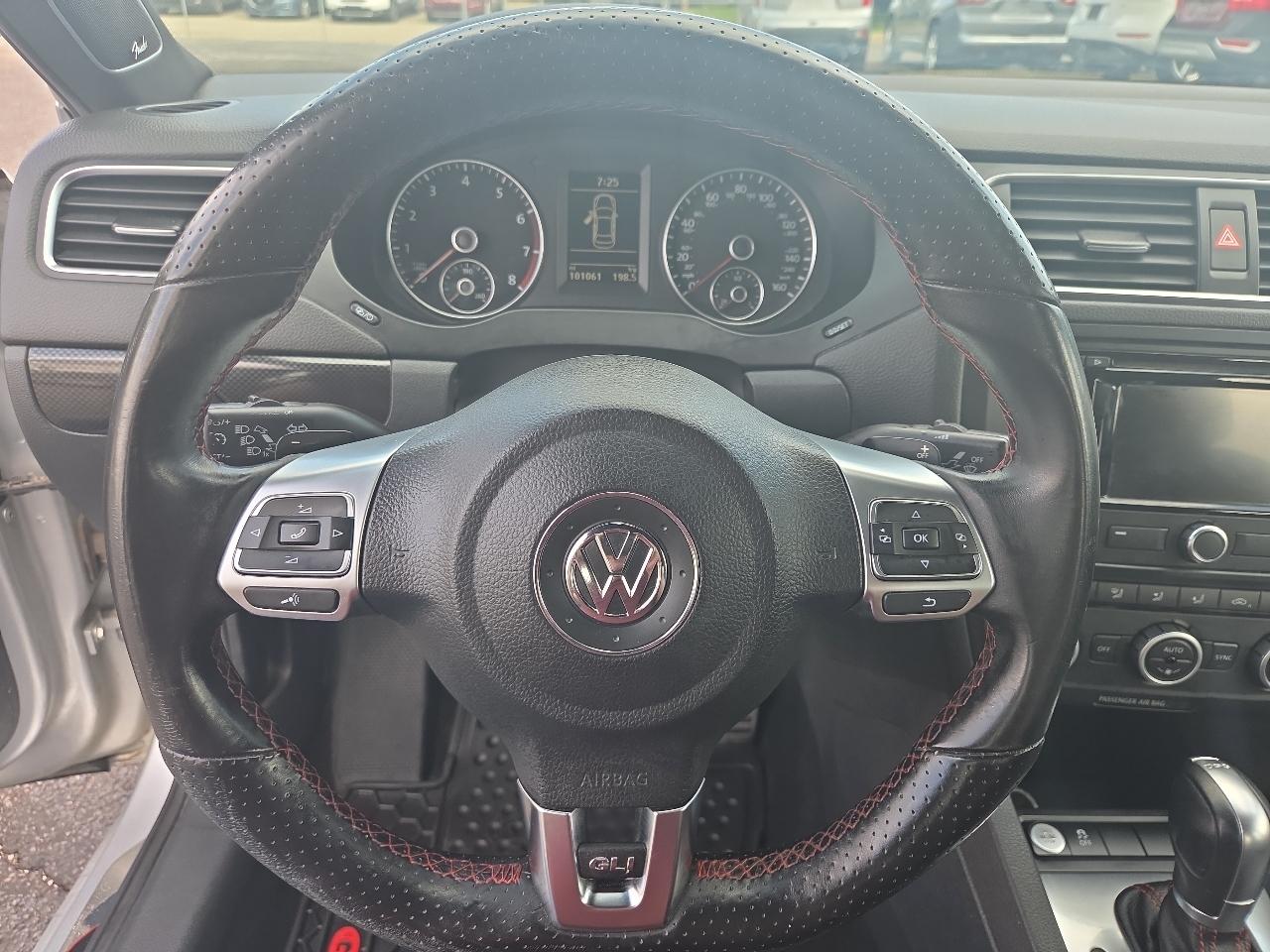 Volkswagen Jetta  2014