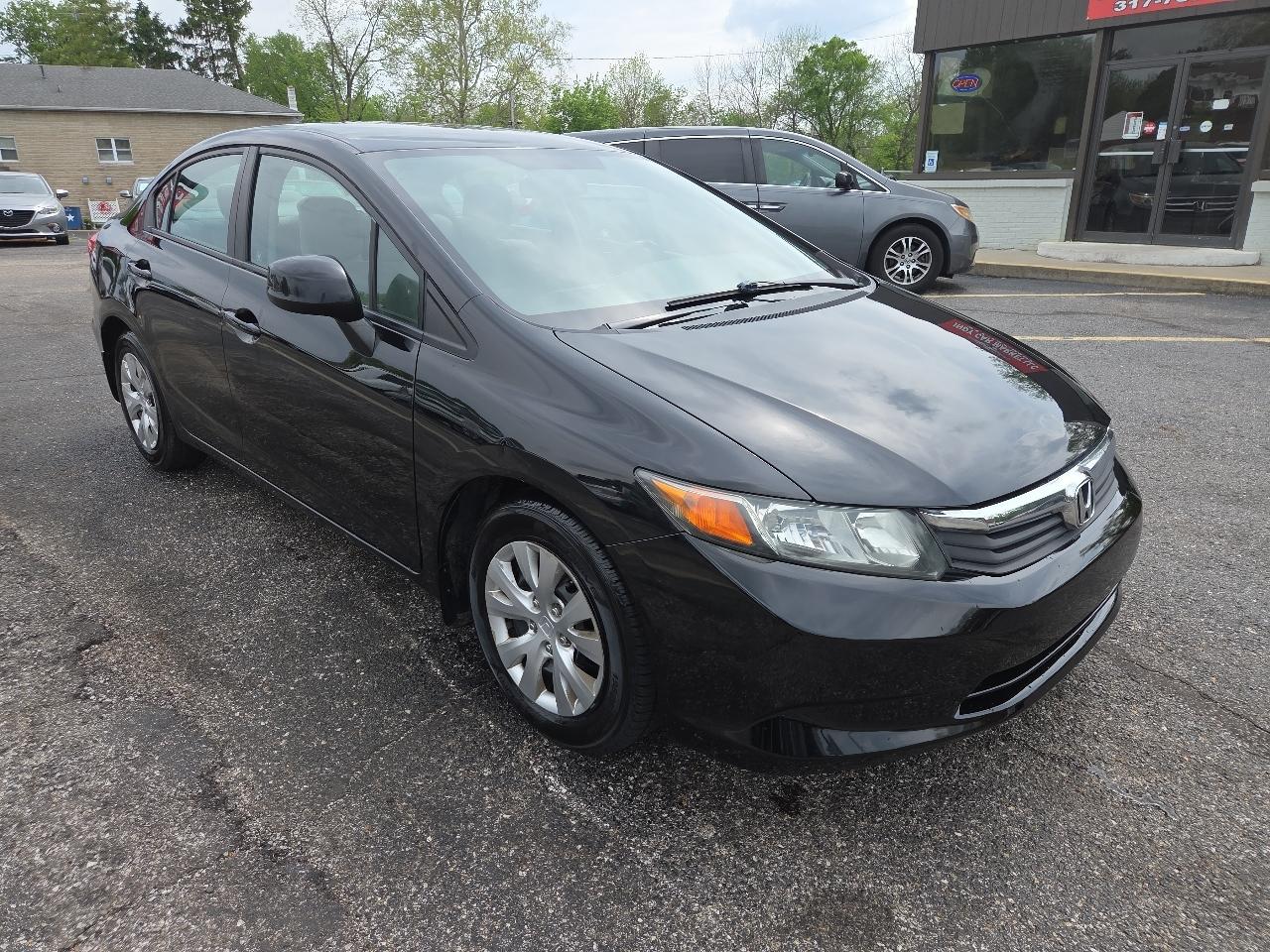Honda Civic LX Sedan 5-Speed AT 2012