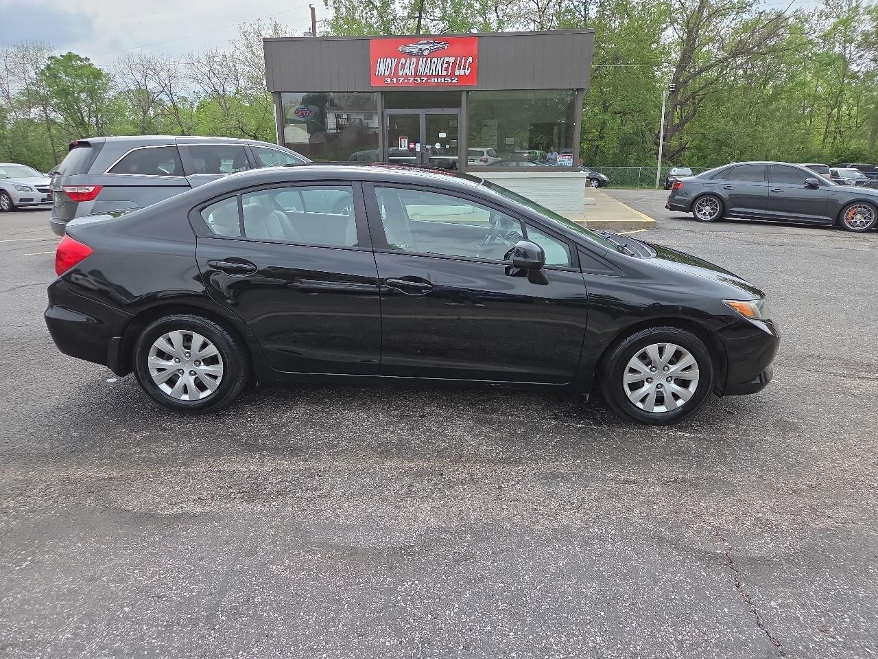 Honda Civic LX Sedan 5-Speed AT 2012