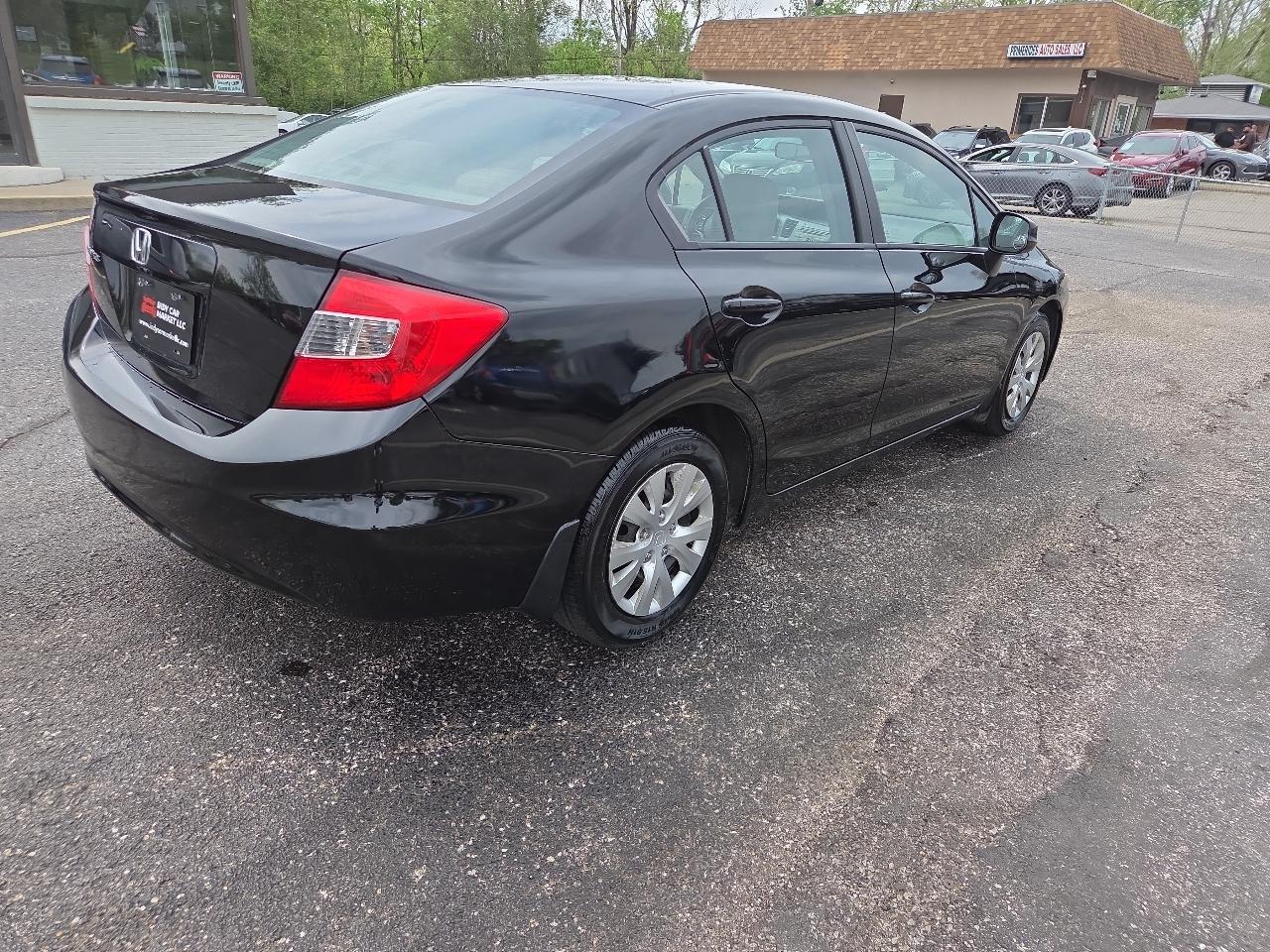 Honda Civic LX Sedan 5-Speed AT 2012
