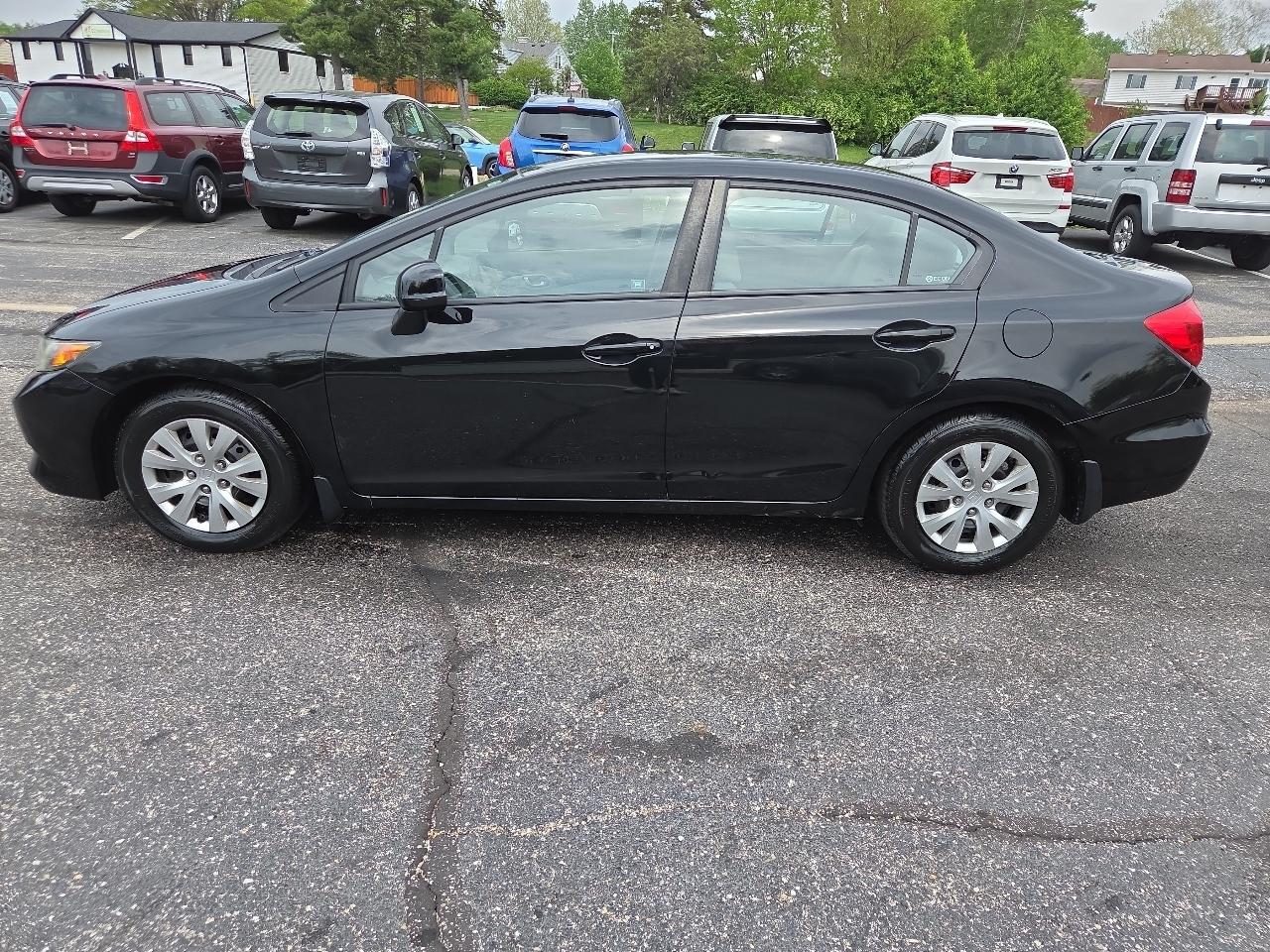 Honda Civic LX Sedan 5-Speed AT 2012