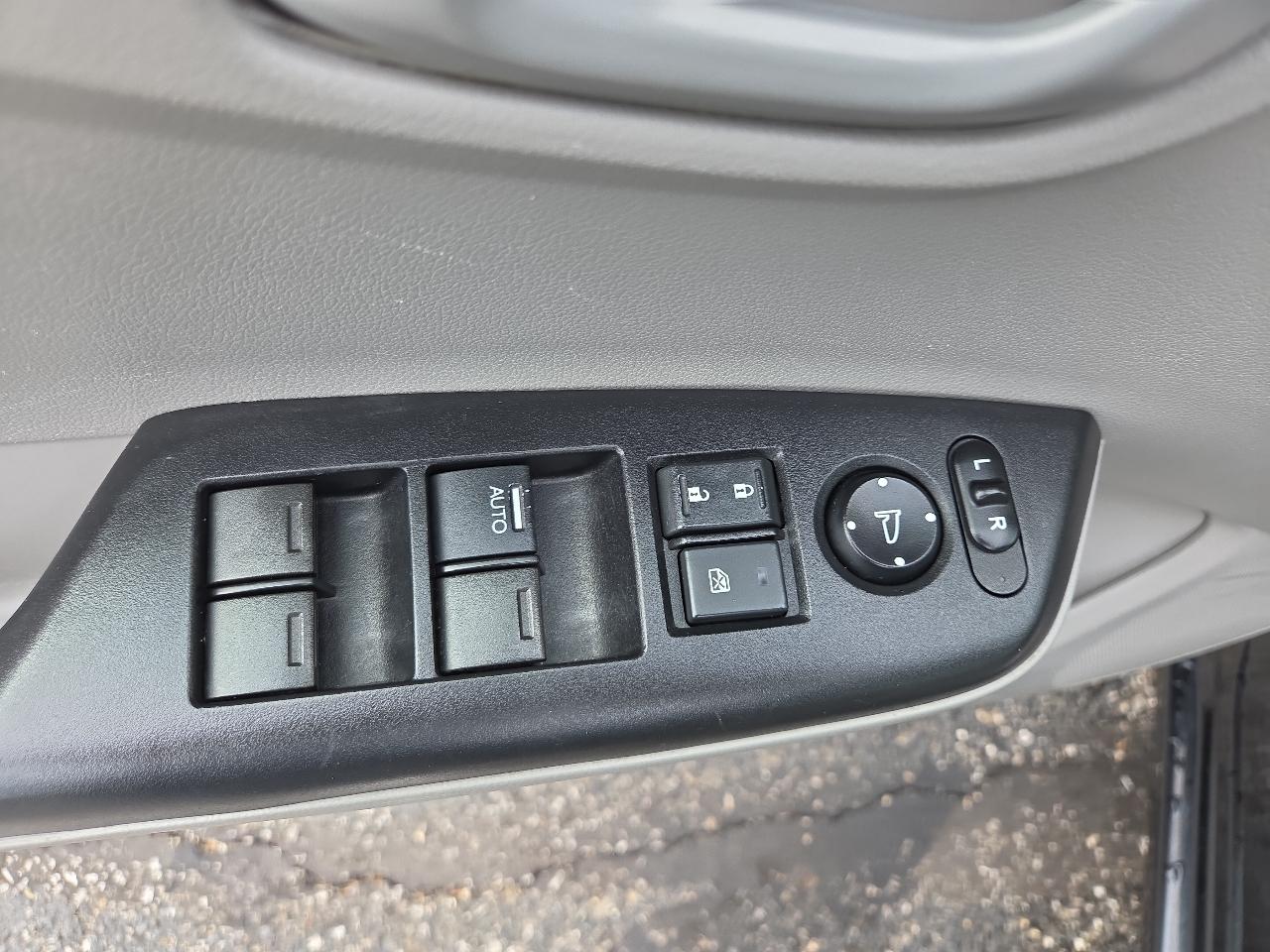 Honda Civic LX Sedan 5-Speed AT 2012