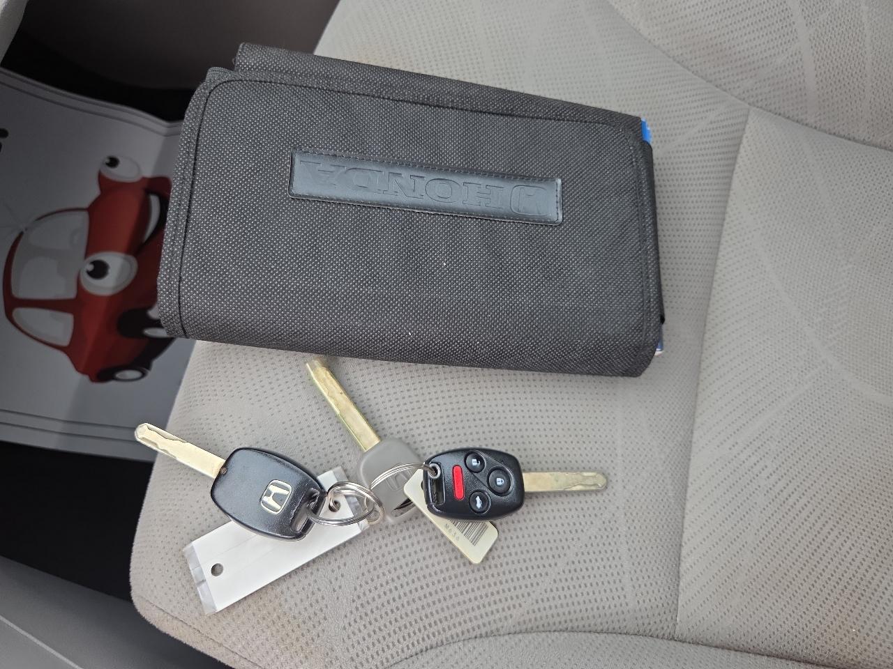 Honda Civic LX Sedan 5-Speed AT 2012