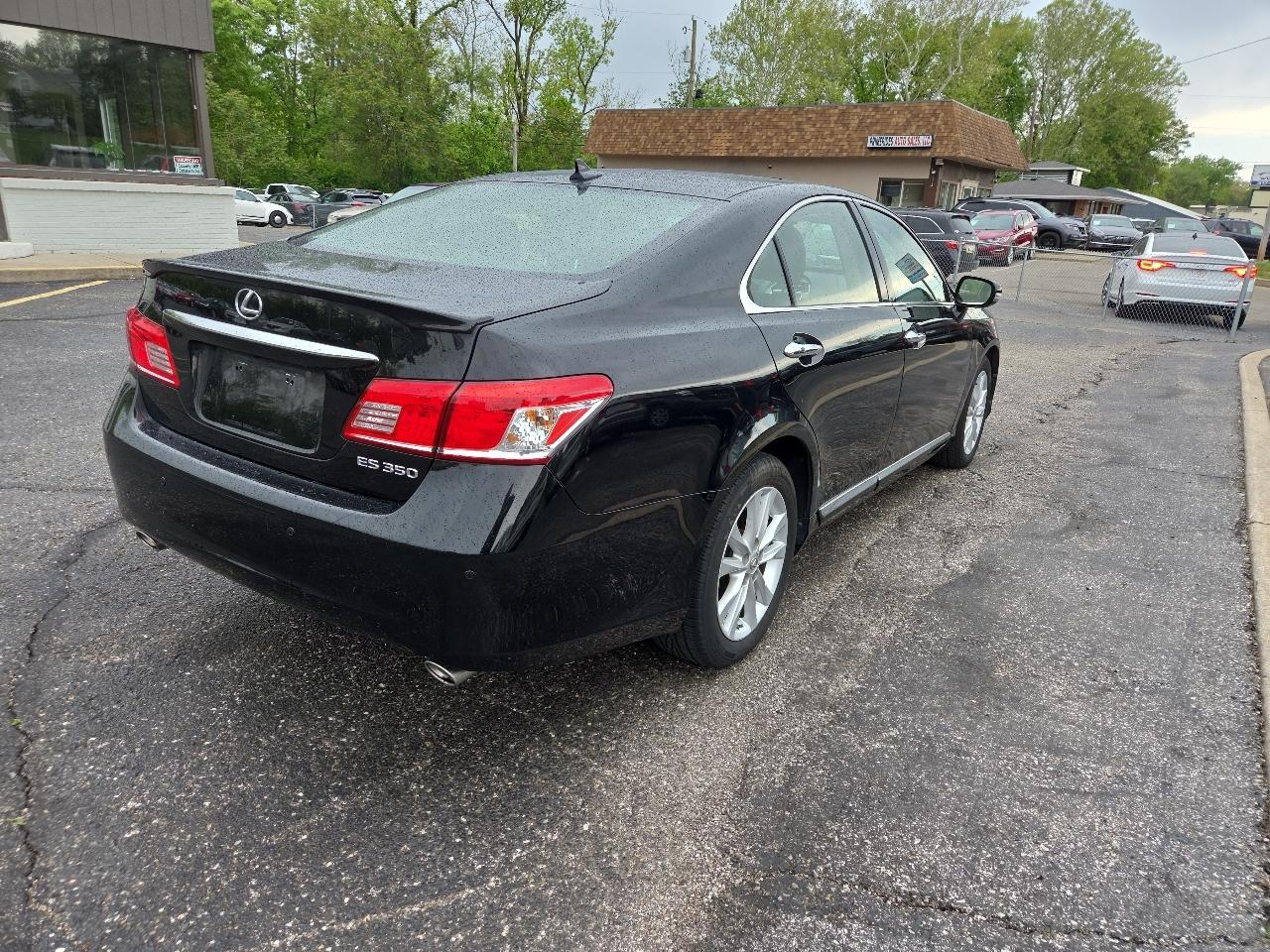 Lexus ES 350 Sedan 2012