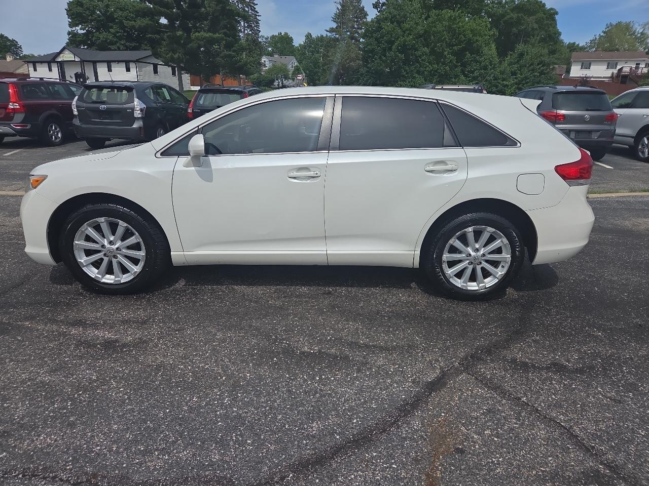 Toyota Venza LE 4D SUV FWD 4cyl 2009
