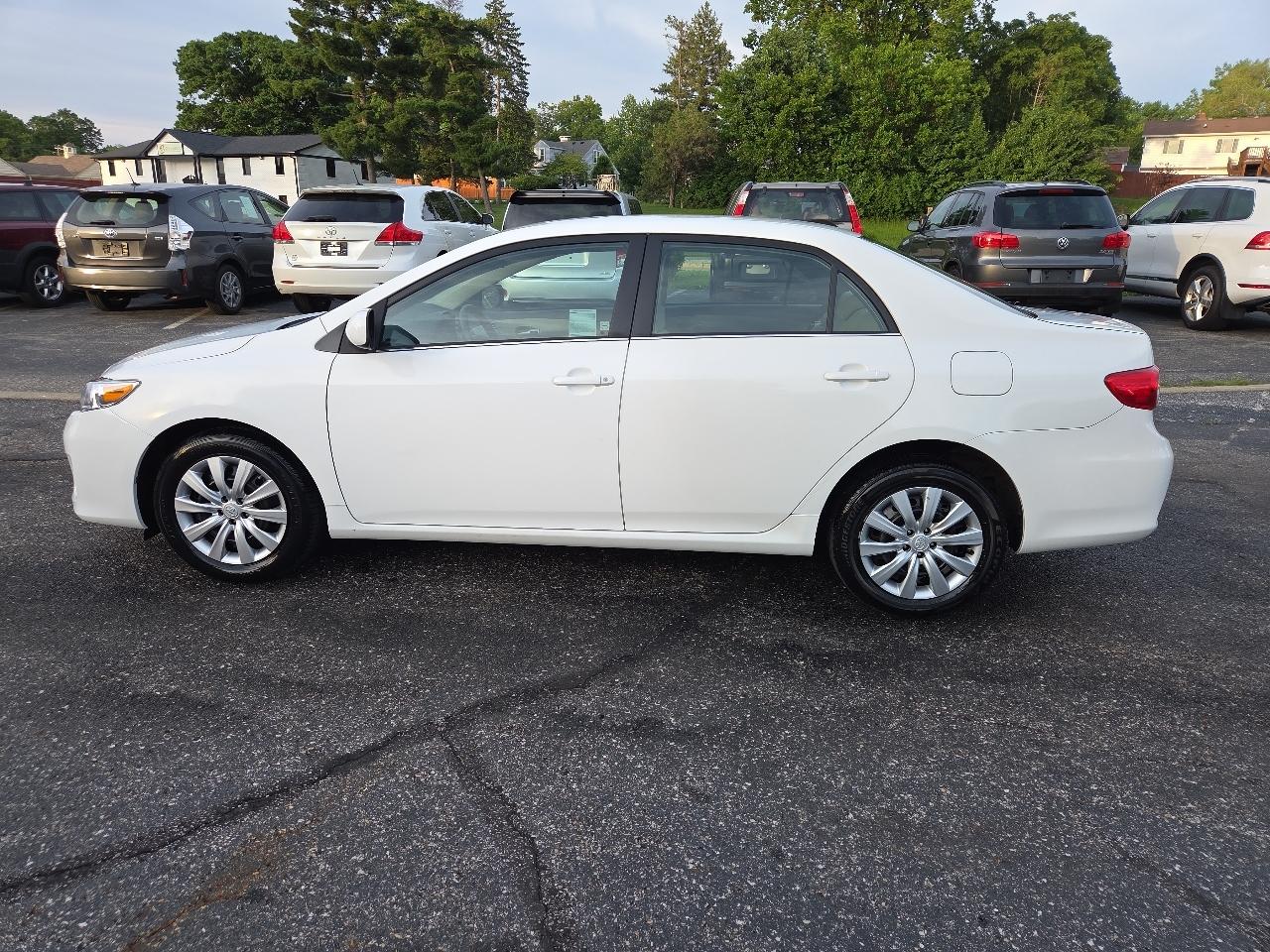 Toyota Corolla LE 4-Speed AT 2013