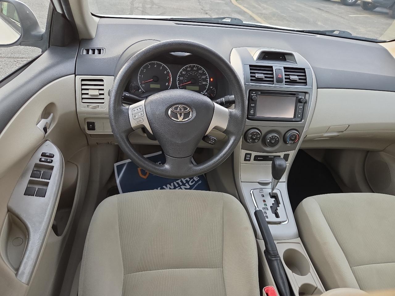 Toyota Corolla LE 4-Speed AT 2013