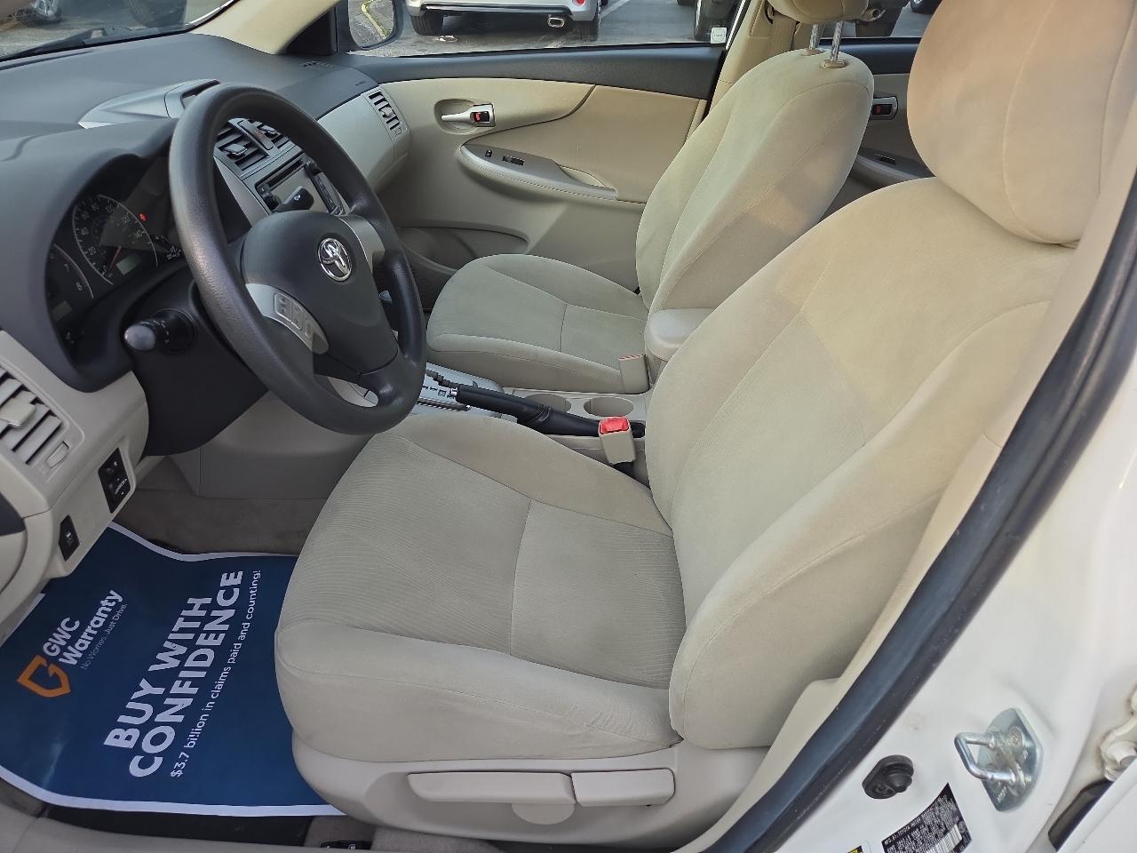 Toyota Corolla LE 4-Speed AT 2013