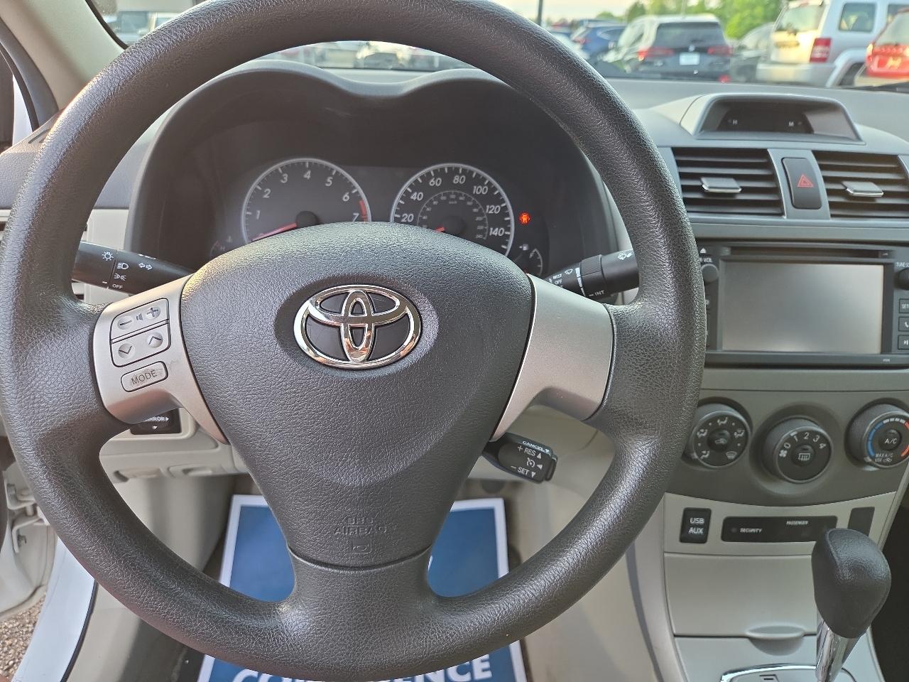 Toyota Corolla LE 4-Speed AT 2013