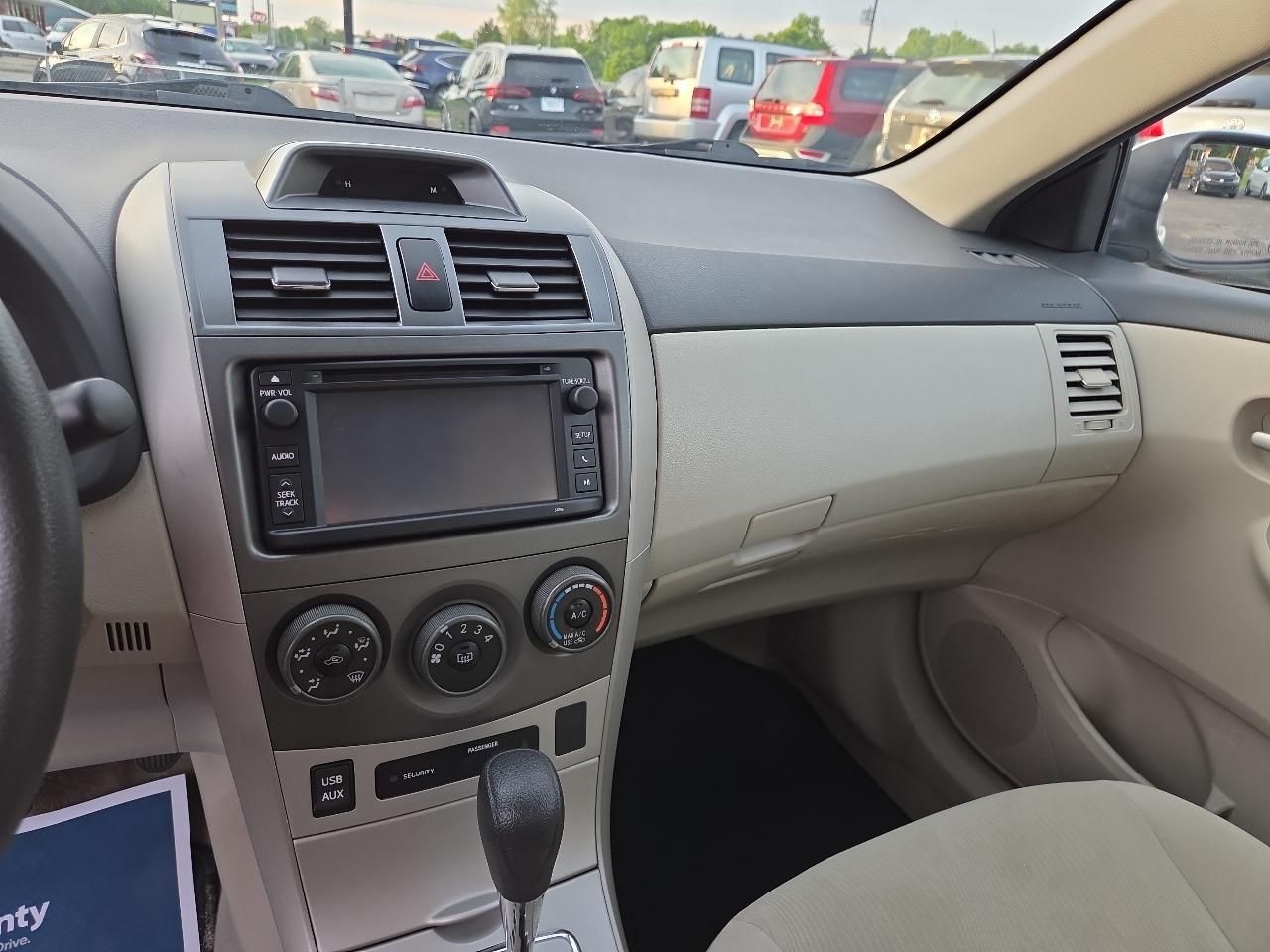 Toyota Corolla LE 4-Speed AT 2013