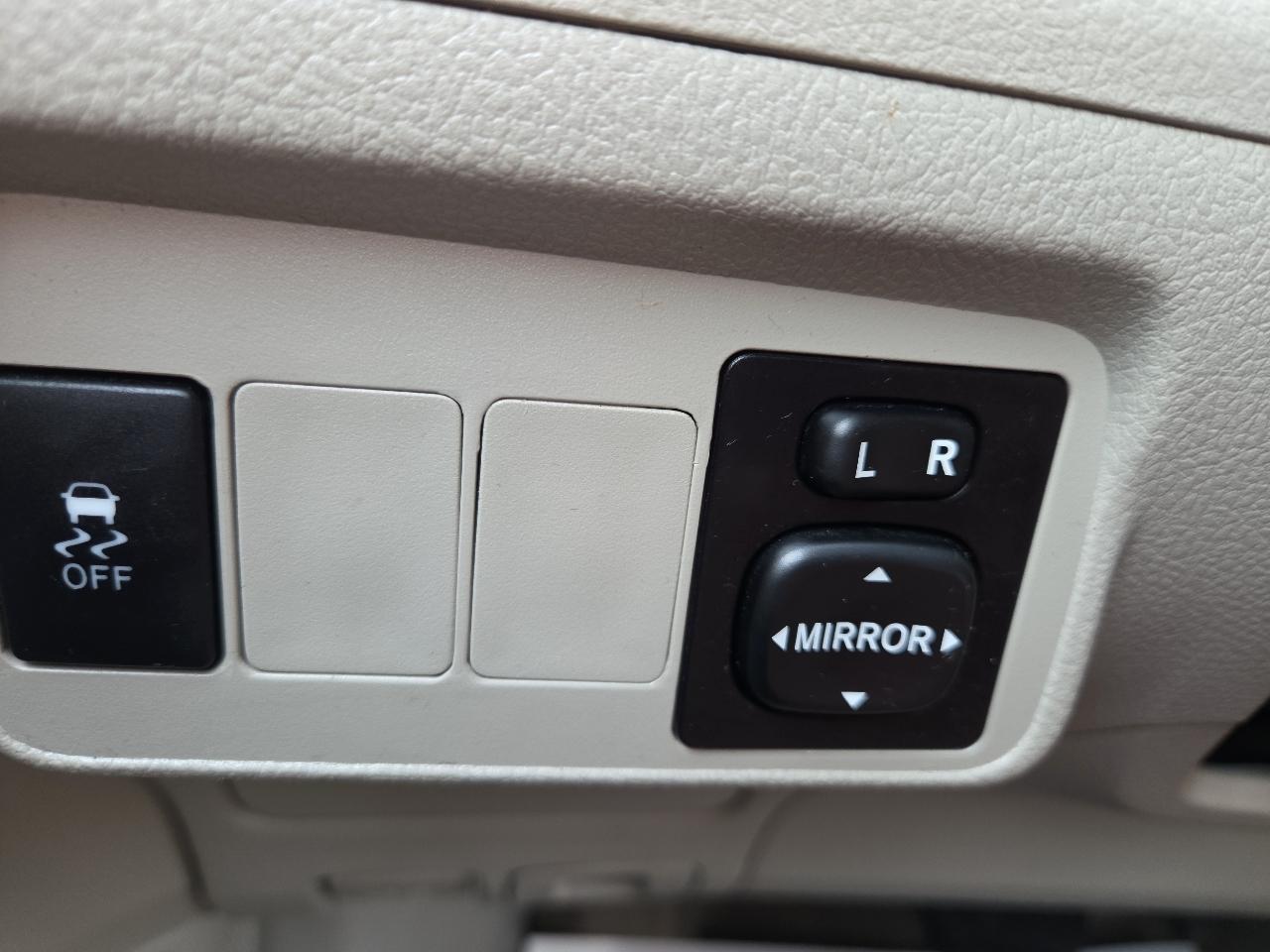 Toyota Corolla LE 4-Speed AT 2013