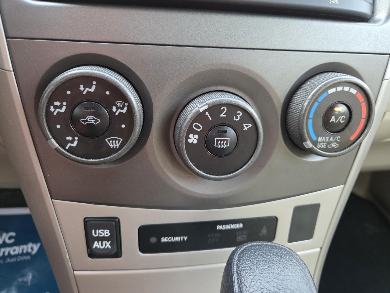 Toyota Corolla LE 4-Speed AT 2013