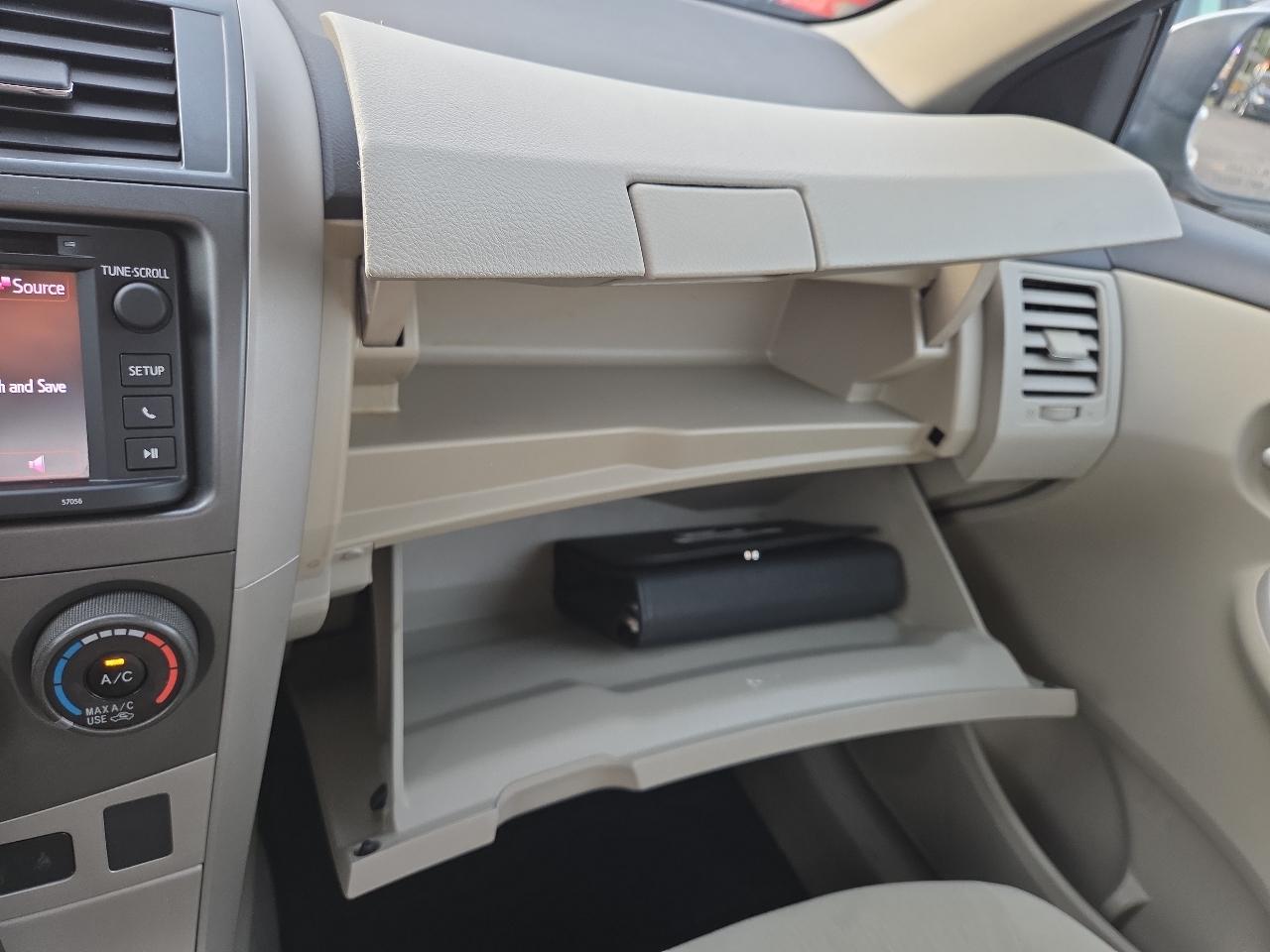 Toyota Corolla LE 4-Speed AT 2013