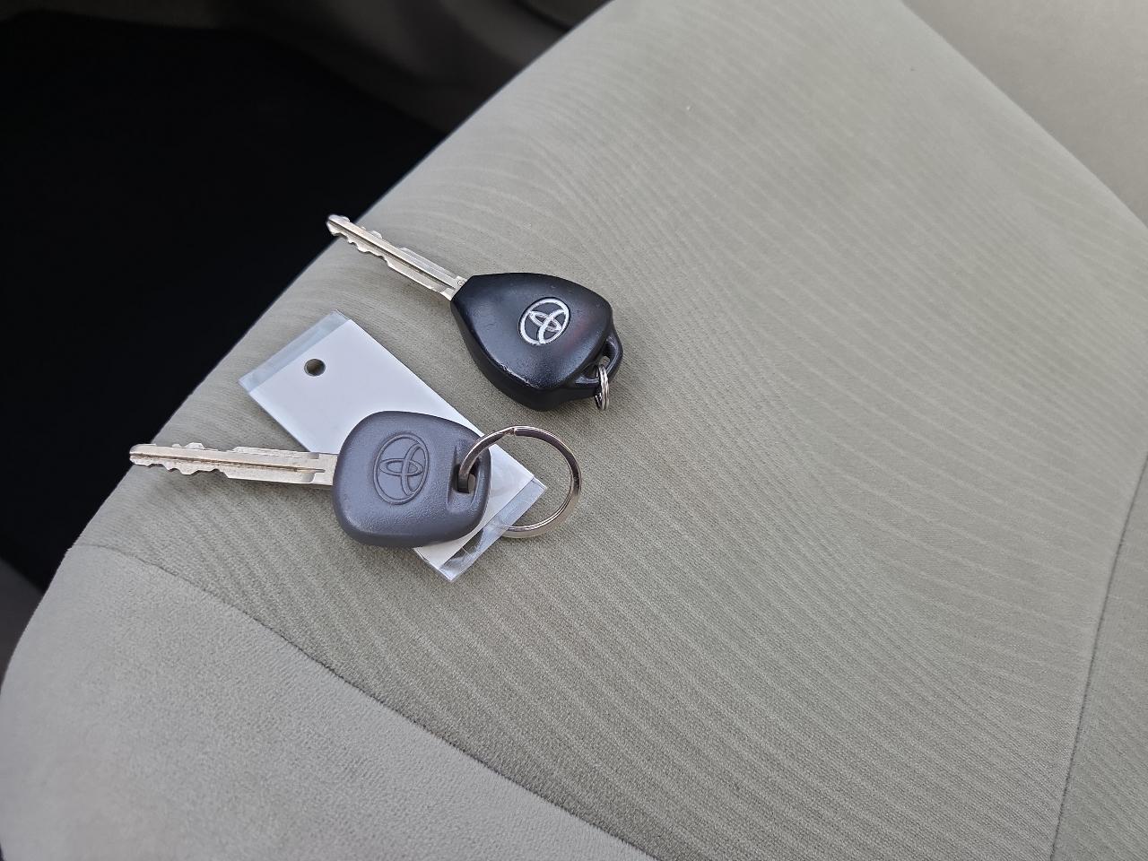Toyota Corolla LE 4-Speed AT 2013