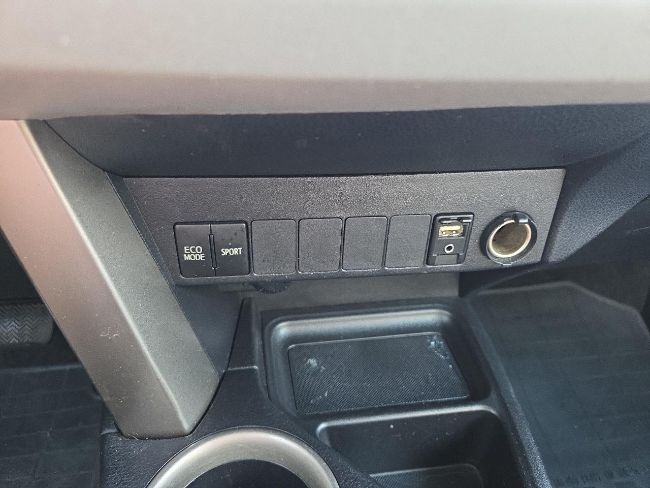 Toyota RAV4 LE AWD 2013