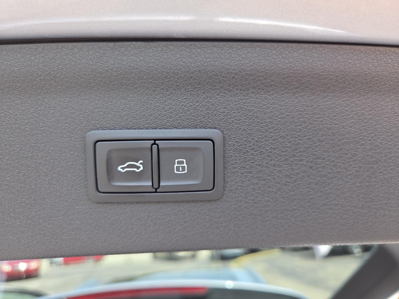 Audi Q3 2.0T quattro Premium Plus 2015