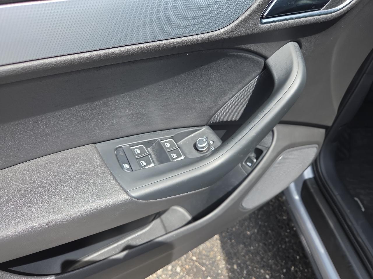 Audi Q3 2.0T quattro Premium Plus 2015
