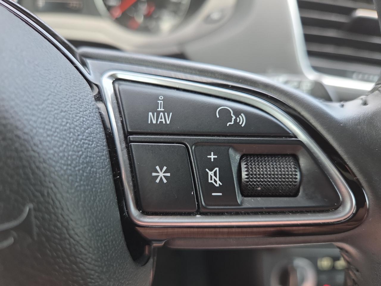 Audi Q3 2.0T quattro Premium Plus 2015