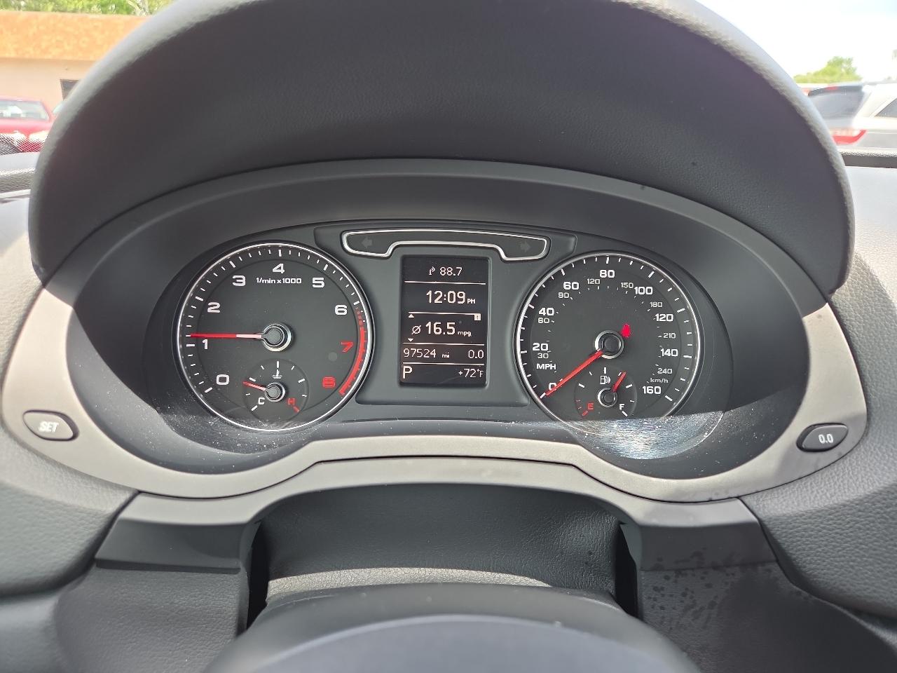 Audi Q3 2.0T quattro Premium Plus 2015