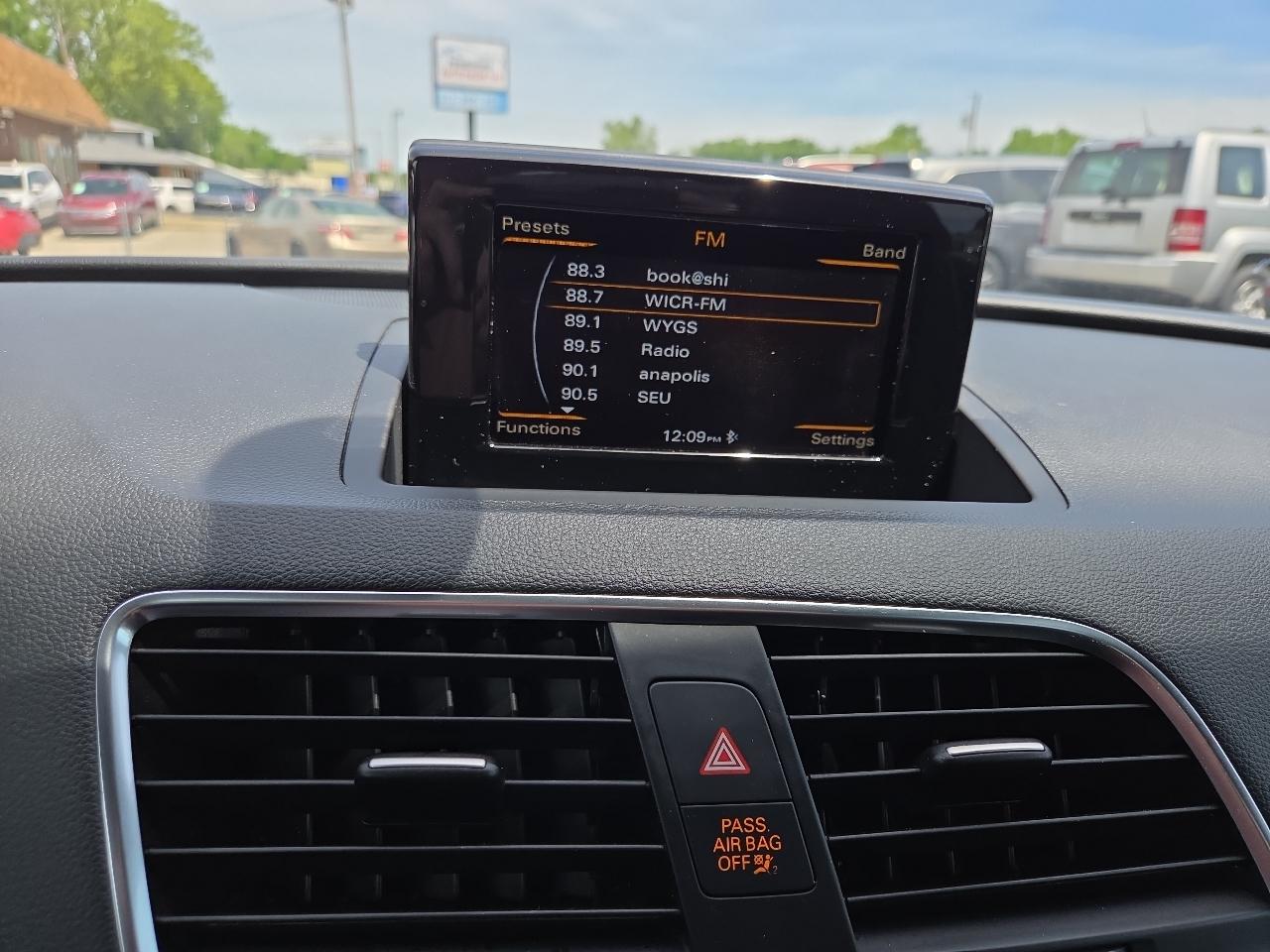 Audi Q3 2.0T quattro Premium Plus 2015