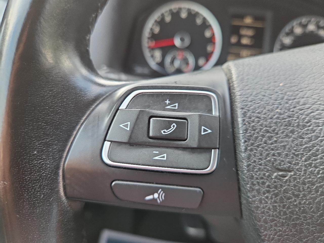 Volkswagen Tiguan S 2014