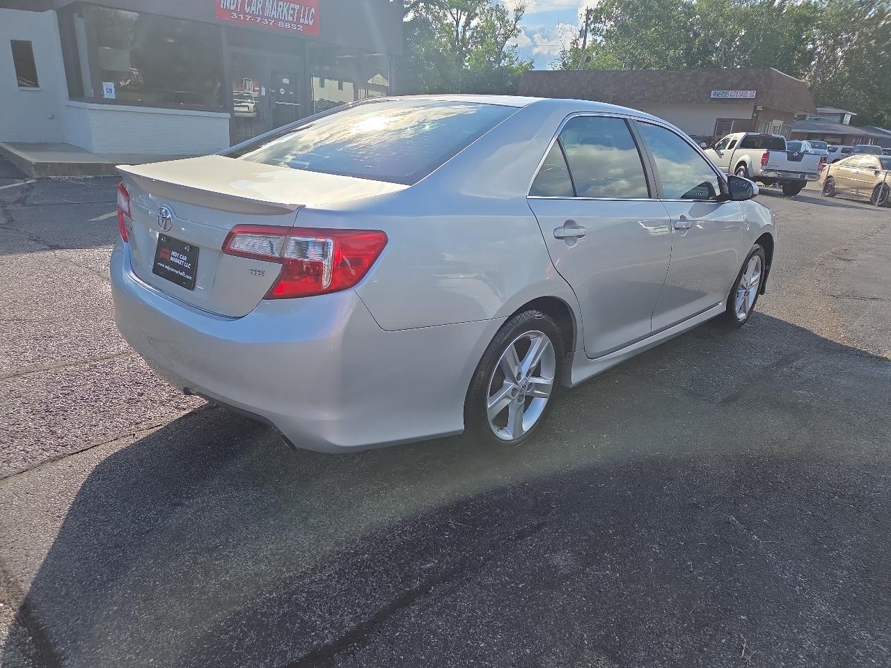 Toyota Camry SE 2012