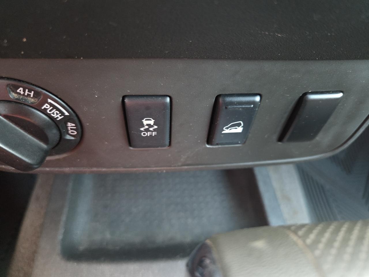 Nissan Frontier SV V6 King Cab 4WD 2012