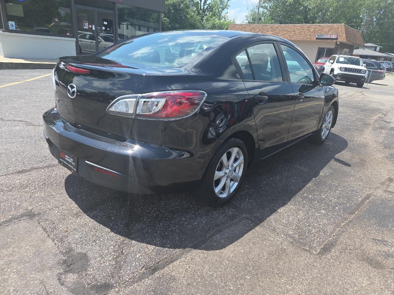 Mazda MAZDA3 i Touring 4-door 2011