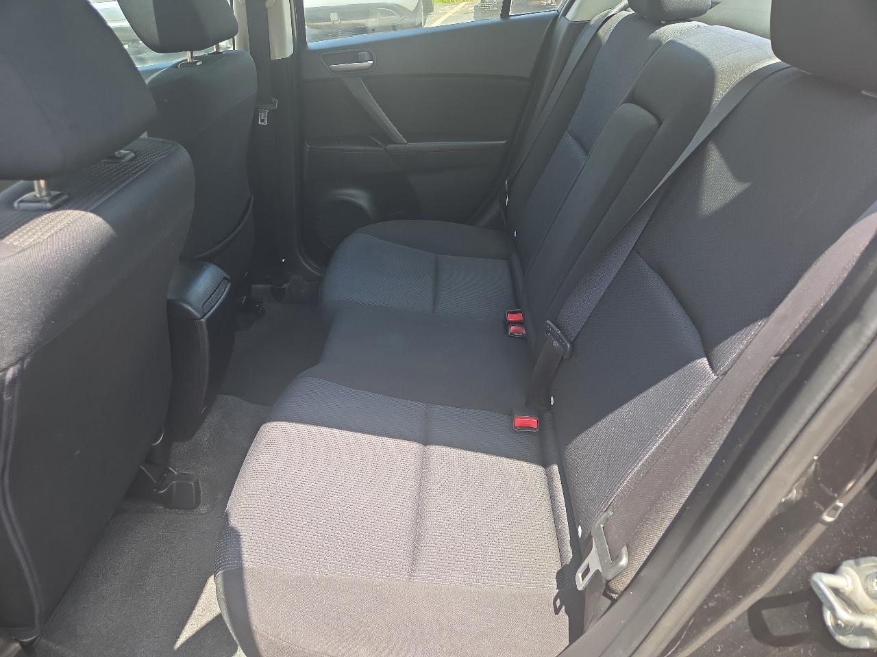 Mazda MAZDA3 i Touring 4-door 2011