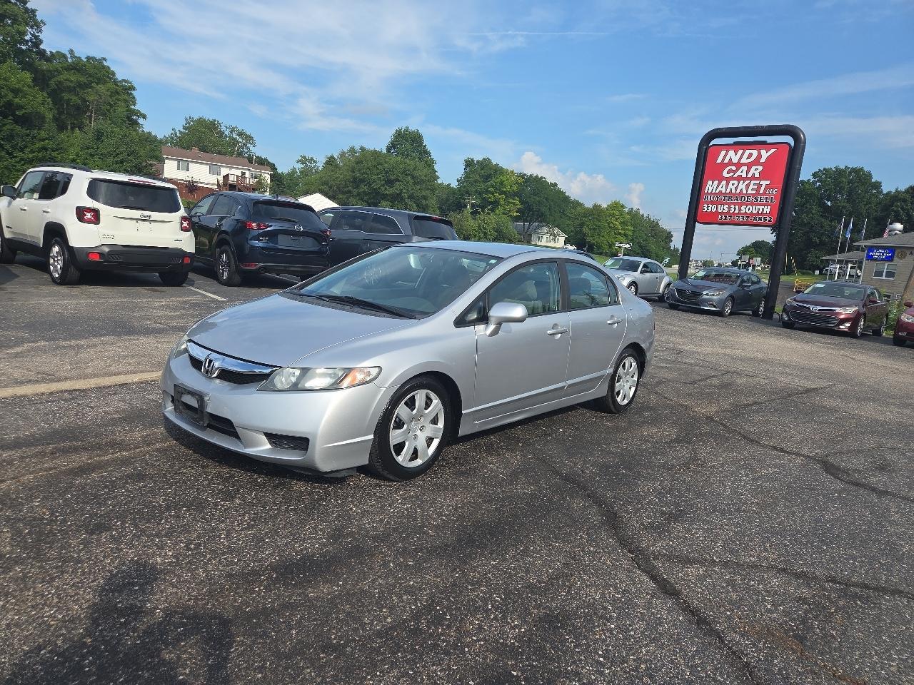 Honda Civic LX Sedan 5-Speed AT 2011