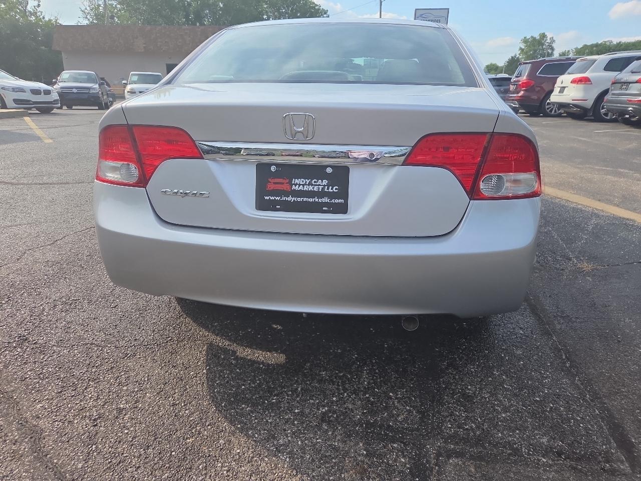 Honda Civic LX Sedan 5-Speed AT 2011