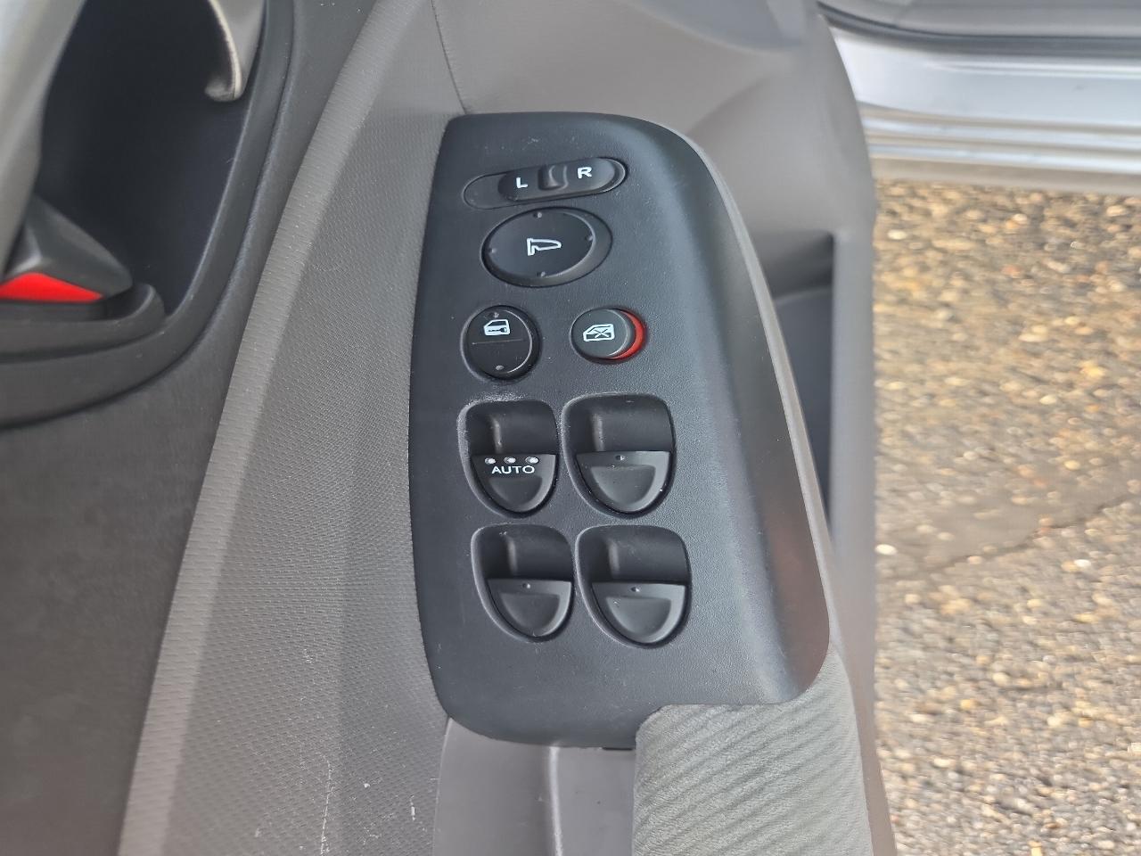 Honda Civic LX Sedan 5-Speed AT 2011