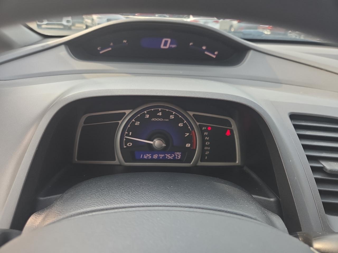 Honda Civic LX Sedan 5-Speed AT 2011