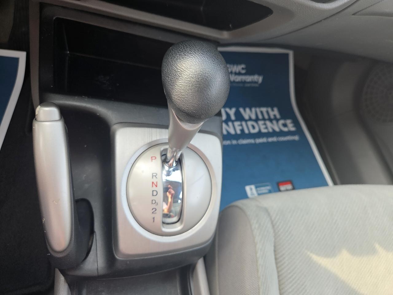 Honda Civic LX Sedan 5-Speed AT 2011