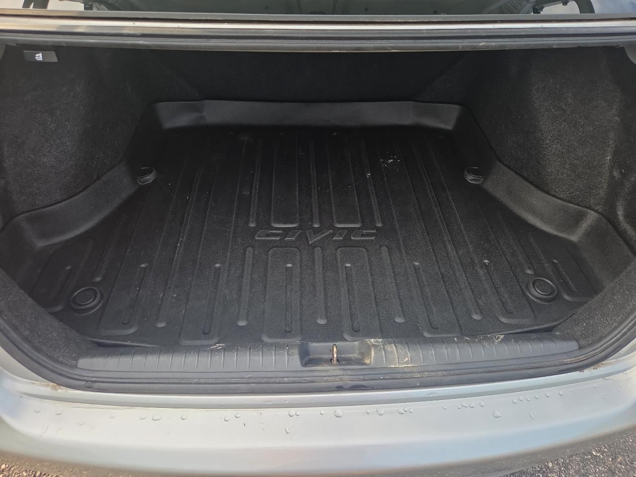 Honda Civic LX Sedan 5-Speed AT 2011