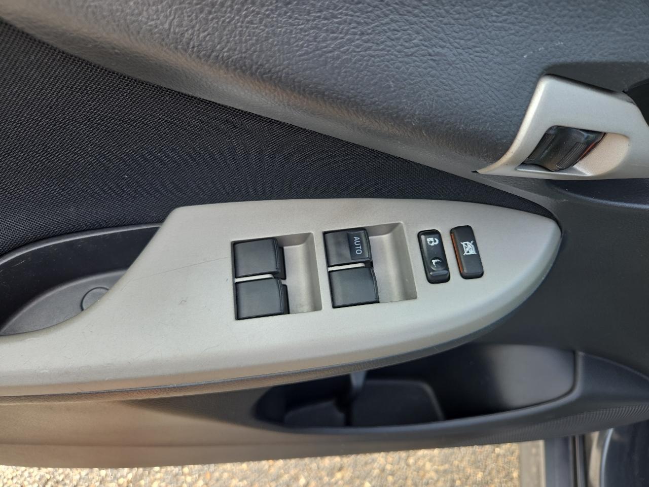 Toyota Corolla S 4-Speed AT 2013