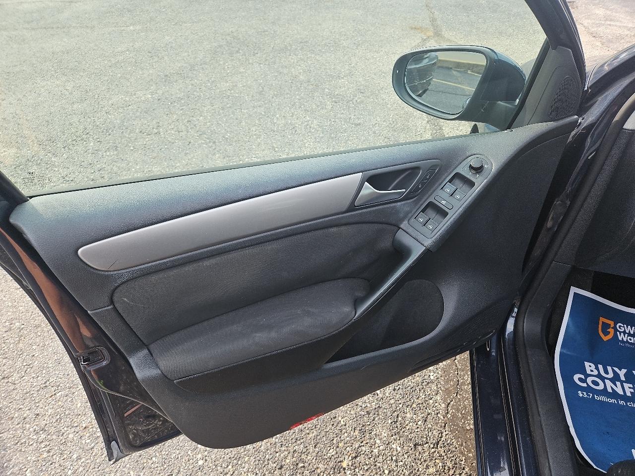 Volkswagen Golf 2.5L 4-Door 2012
