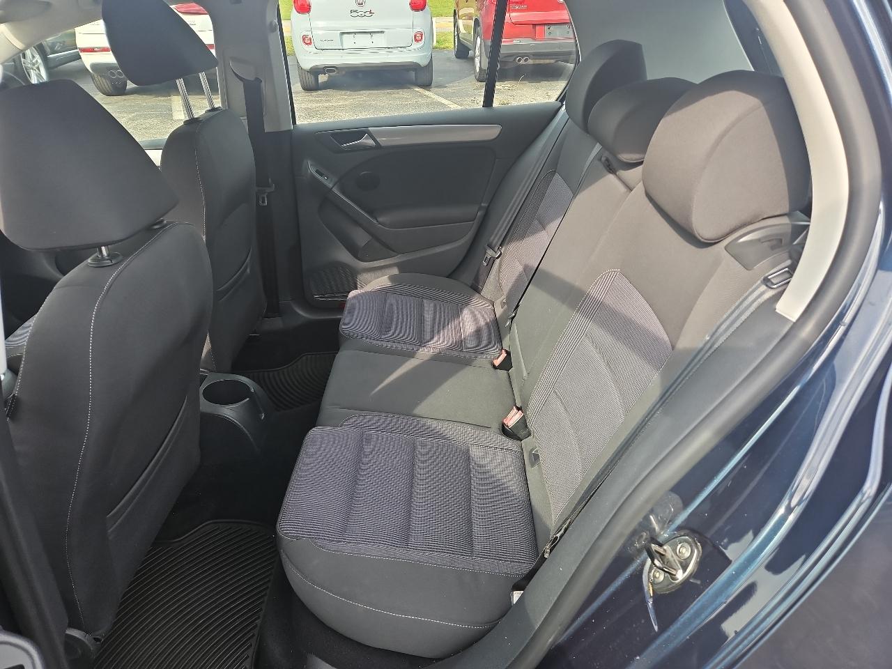 Volkswagen Golf 2.5L 4-Door 2012