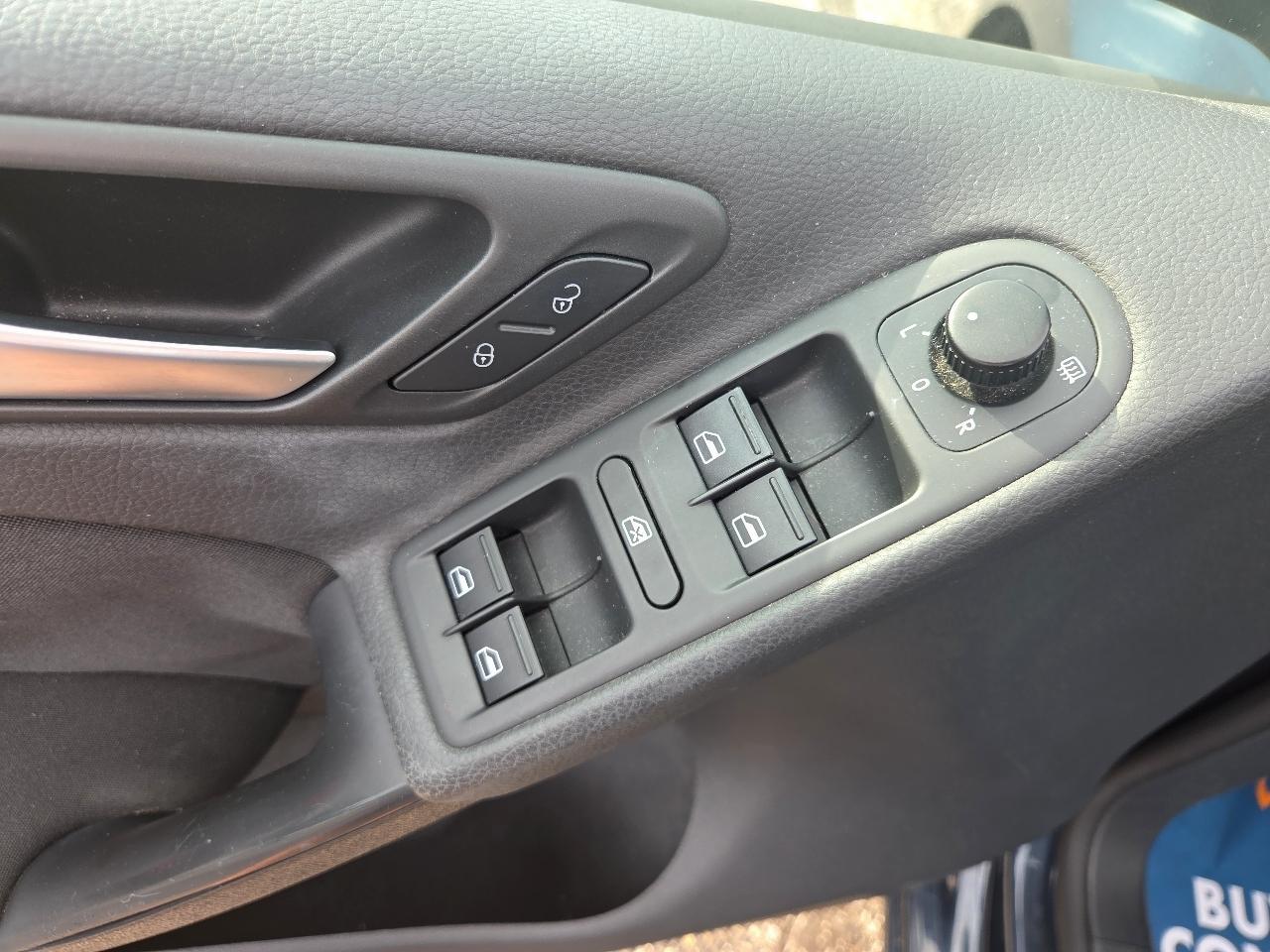 Volkswagen Golf 2.5L 4-Door 2012