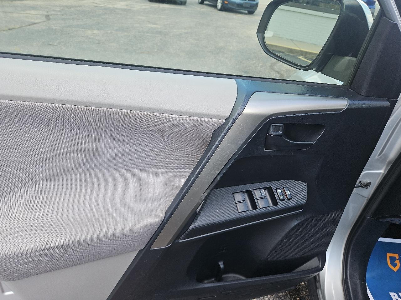 Toyota RAV4 XLE AWD 2013