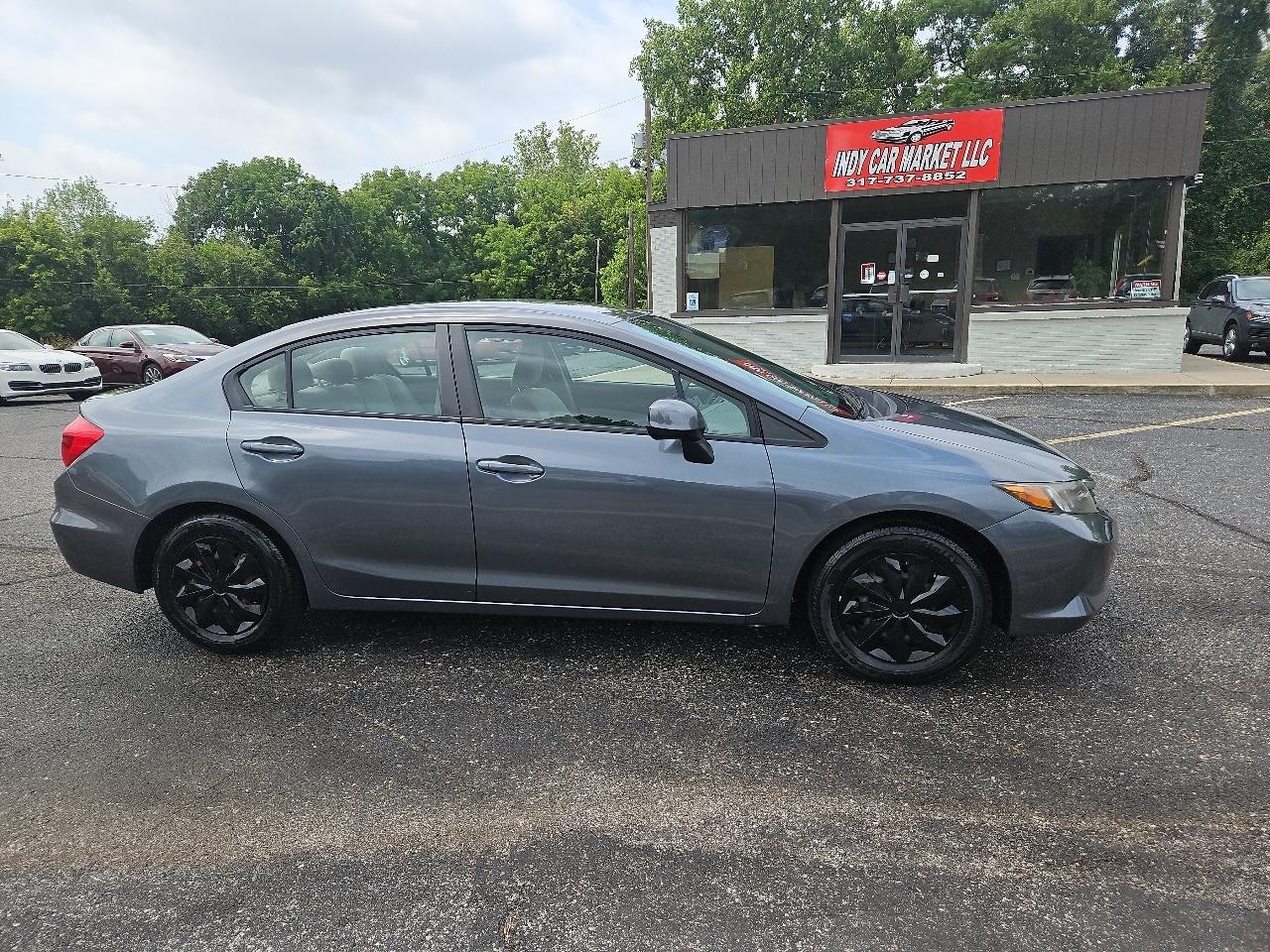 Honda Civic LX Sedan 5-Speed AT 2012