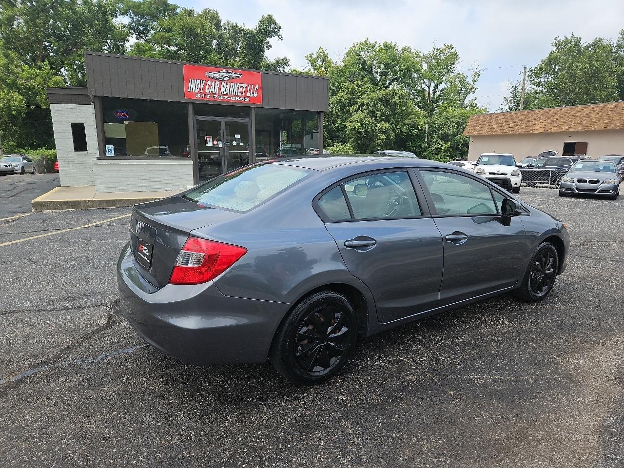 Honda Civic LX Sedan 5-Speed AT 2012