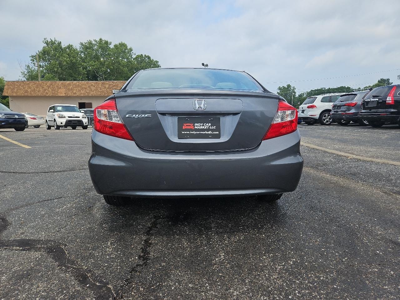Honda Civic LX Sedan 5-Speed AT 2012