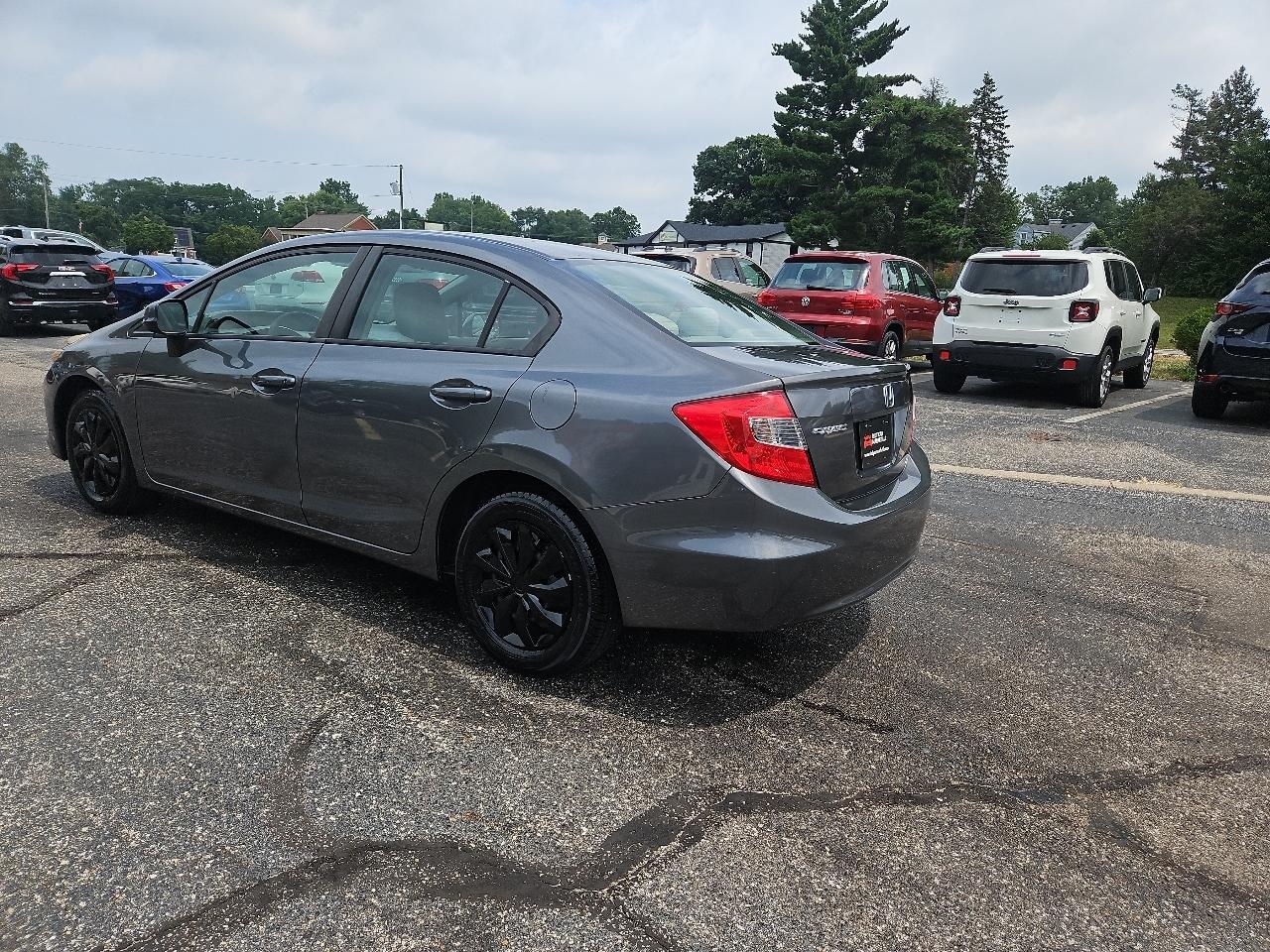 Honda Civic LX Sedan 5-Speed AT 2012