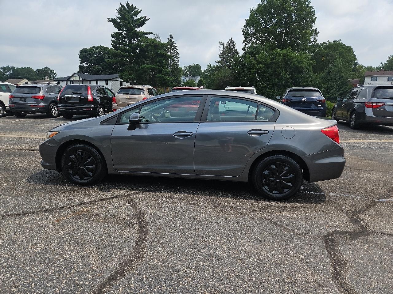 Honda Civic LX Sedan 5-Speed AT 2012