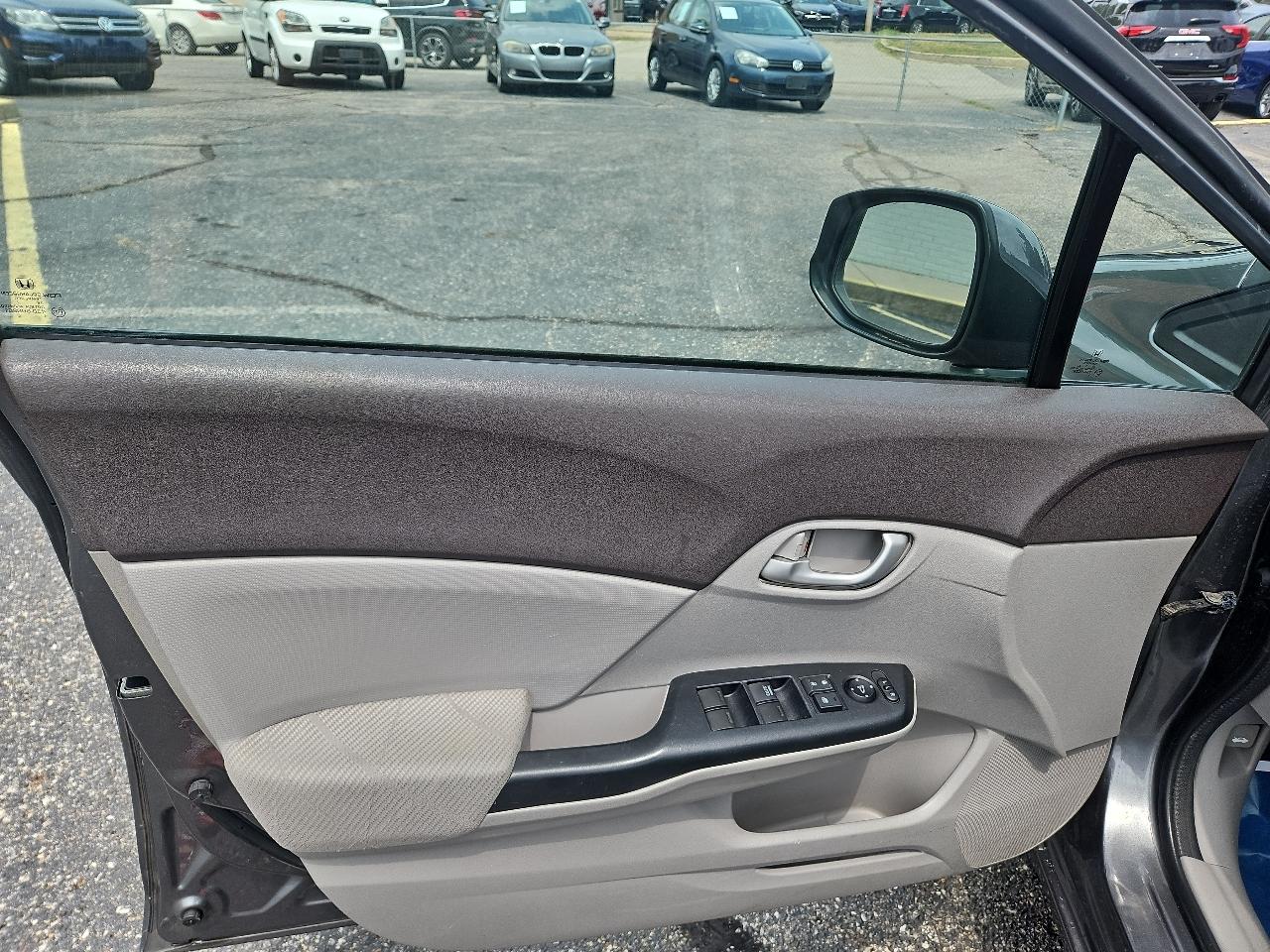 Honda Civic LX Sedan 5-Speed AT 2012