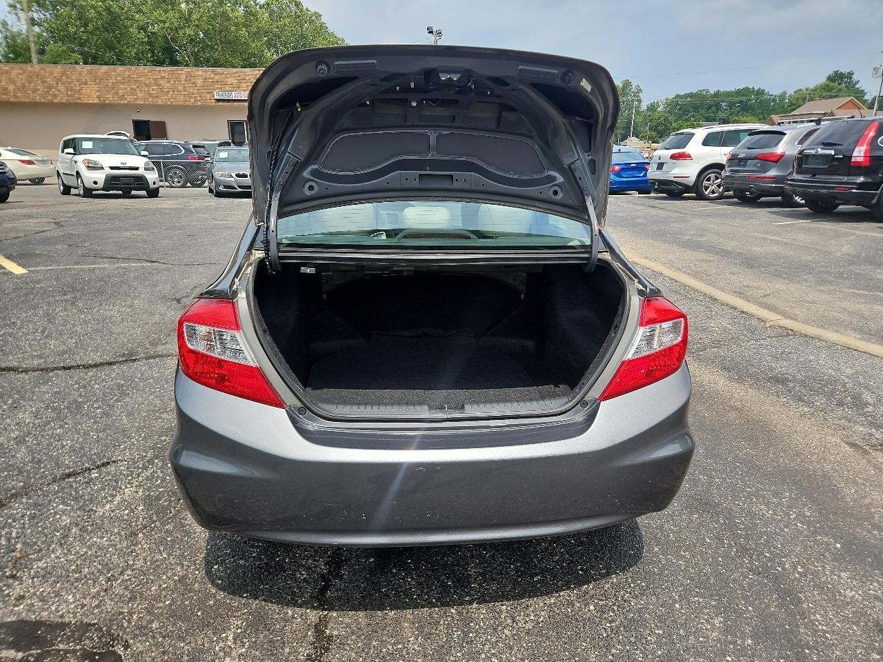 Honda Civic LX Sedan 5-Speed AT 2012
