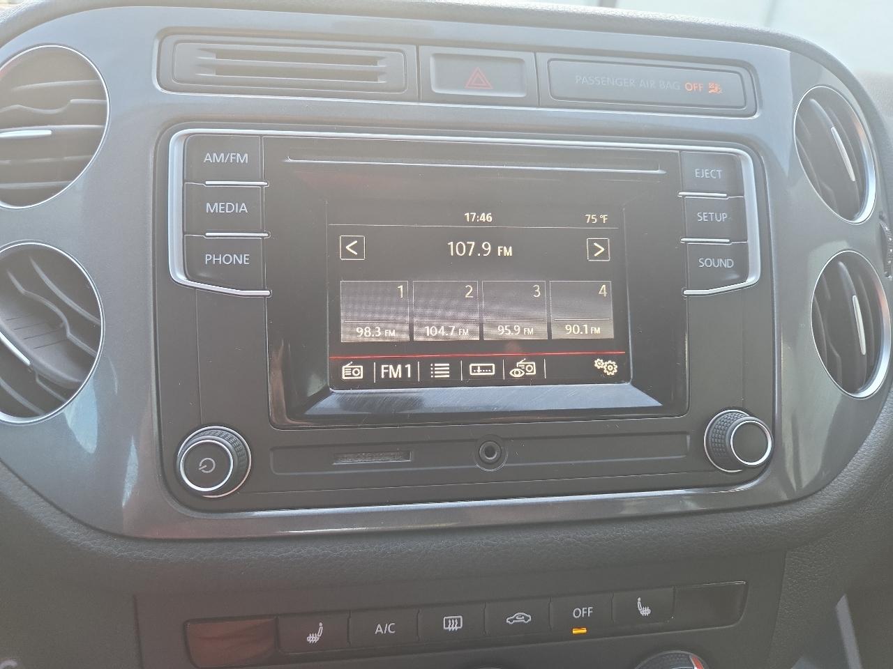Volkswagen Tiguan SE 2016
